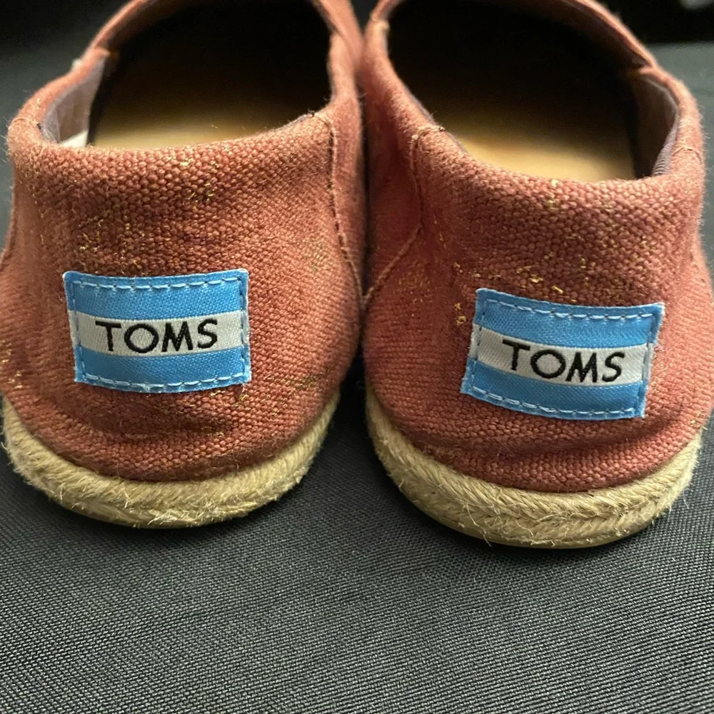 Toms- Toms and Other‎ Stories-Rust/Gold Slip Pn flats, Women’s size:7, Pre-Owned